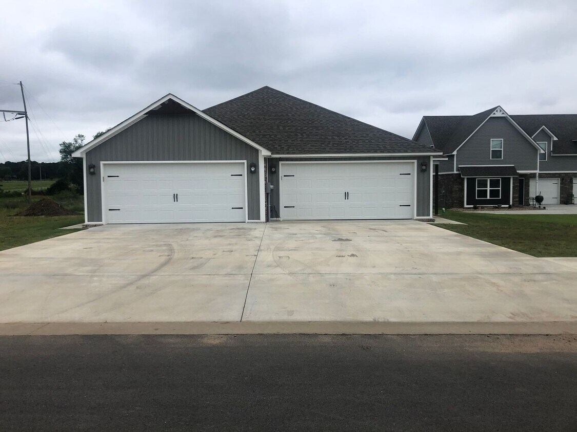 1524 Northridge Dr Unit B, Van Buren, AR 72956 Room for Rent in Van