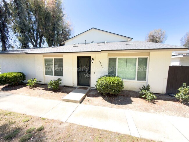 Foto del edificio - 3623 Harbor Crest Way