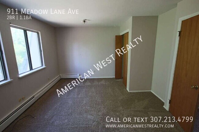 Foto del edificio - 911 Meadow Ln Ave