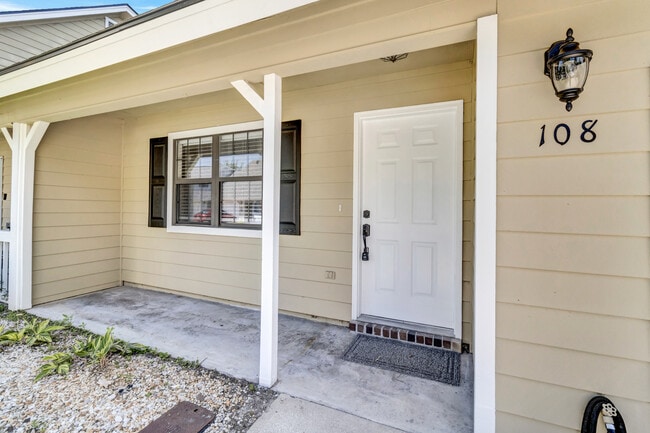 Building Photo - 108 Port Dr