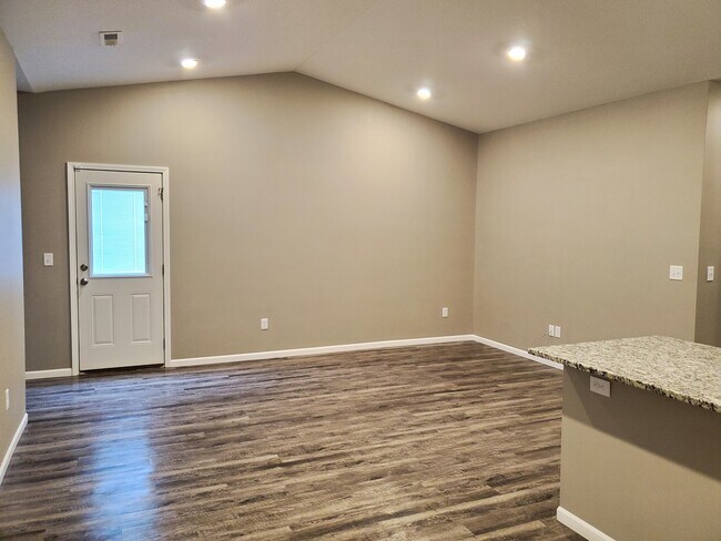 Foto del edificio - 420 S Longbranch Dr