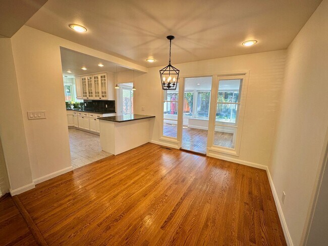 Foto del edificio - Charming 2 Bed 1.5 Bath in Redwood City!
