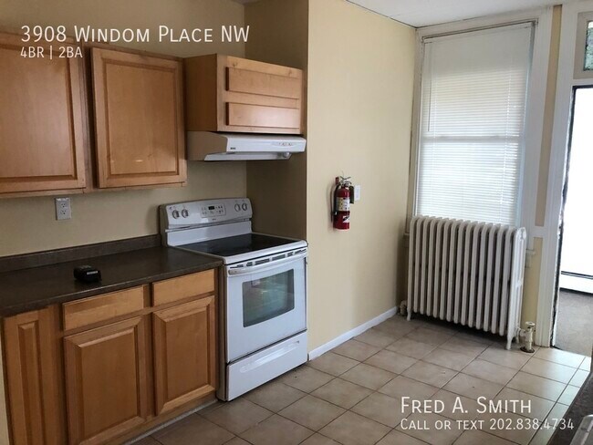 Building Photo - 3908 Windom Pl NW