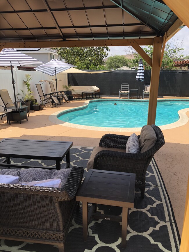 Foto del edificio - 9310 Dempster Dr