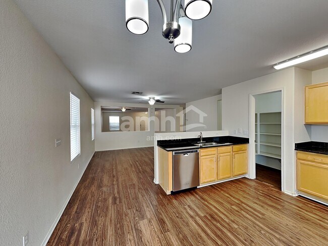 Foto del edificio - 10453 E Haymarket St