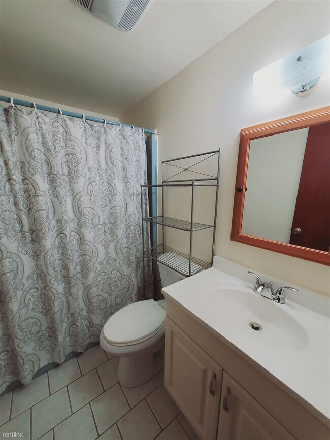 Building Photo - 1 br, 1 bath Condo - 12 Houston Ter