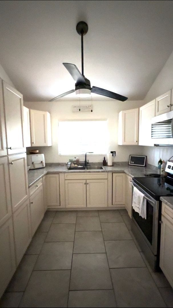 Foto del edificio - $3,500 / Month | 3 Bed / 2 Bath | Haleakala Gardens