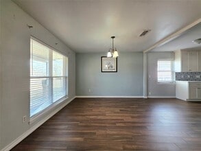 Building Photo - 3227 Dalview St