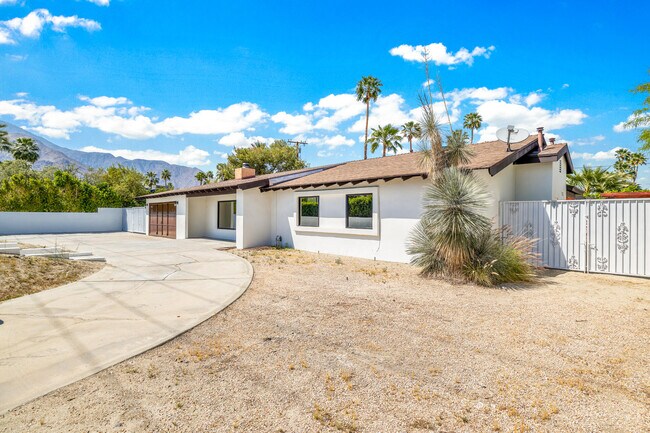 Building Photo - 1066 E Tachevah Dr