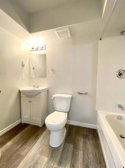 Photo du bâtiment - Spacious and Cozy One-Bedroom Apartment
