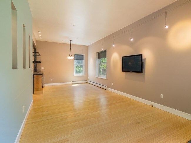 Building Photo - 166 S Sherman St