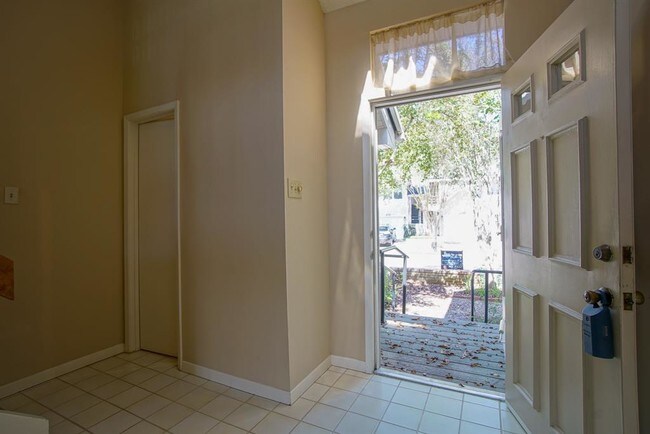 Building Photo - 3303 Golden Trails Dr