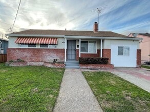 Building Photo - 16057 Mills Ave