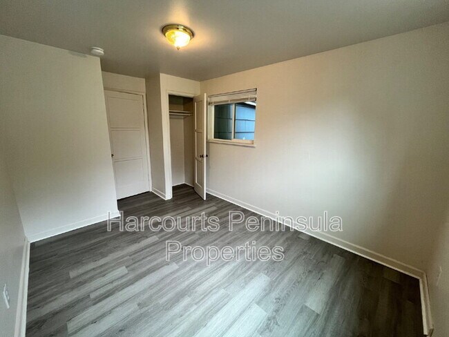 Foto del edificio - 3346 Ward Ave