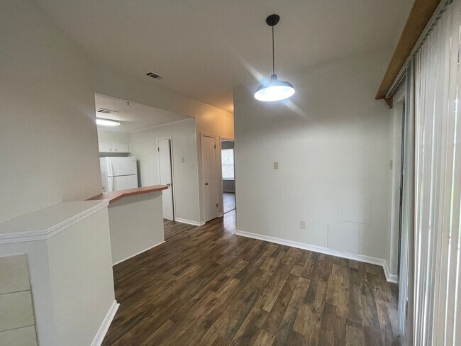 Foto del edificio - Come and Get It Before It's Gone! Bonus Room A Plus!