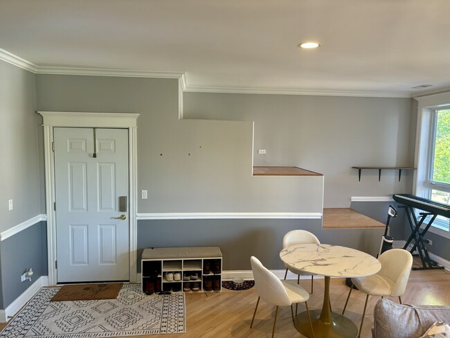 Building Photo - 6208 N Talman Ave