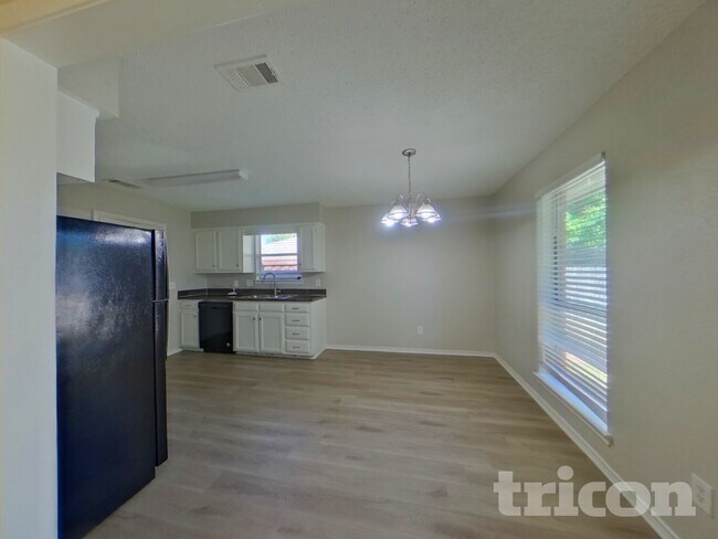 Building Photo - 8620 Santa Clara Dr