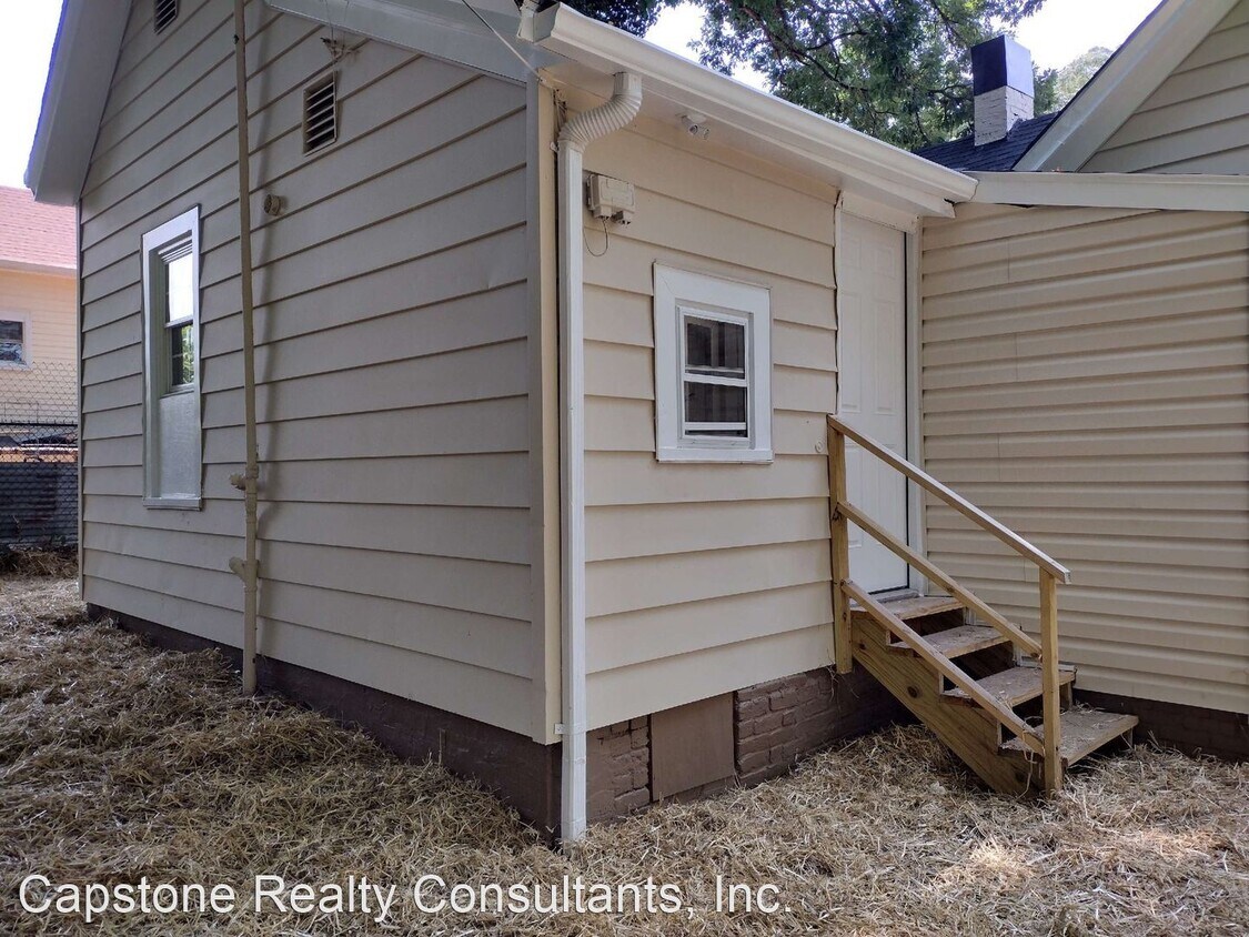 Building Photo - 2 br, 1 bath House - 307 E. MONMOUTH STREET