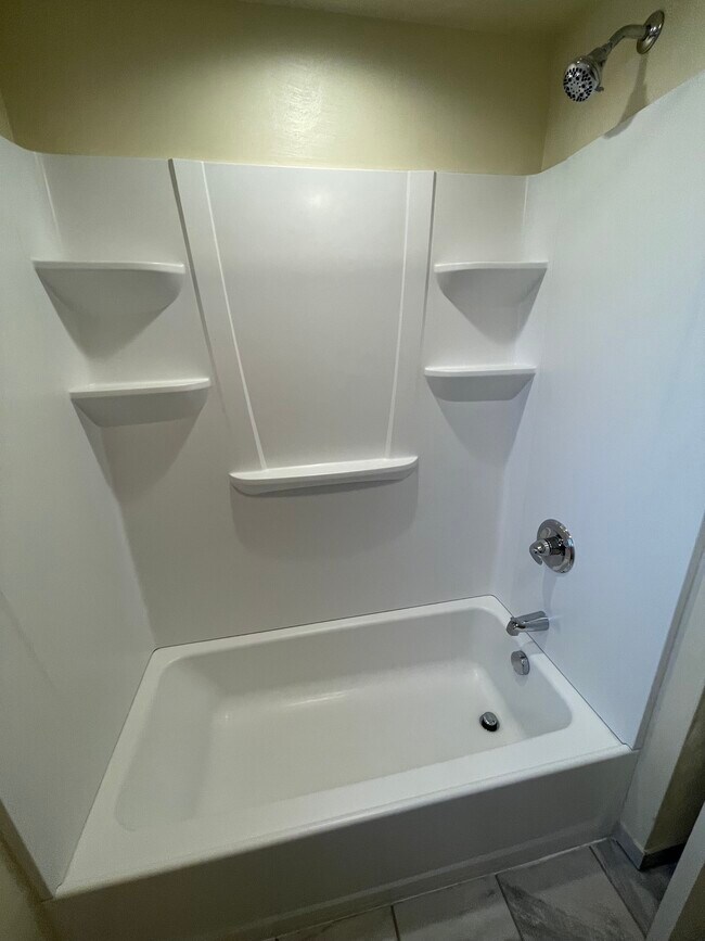 Fresh Tub - 1707 4th Ave
