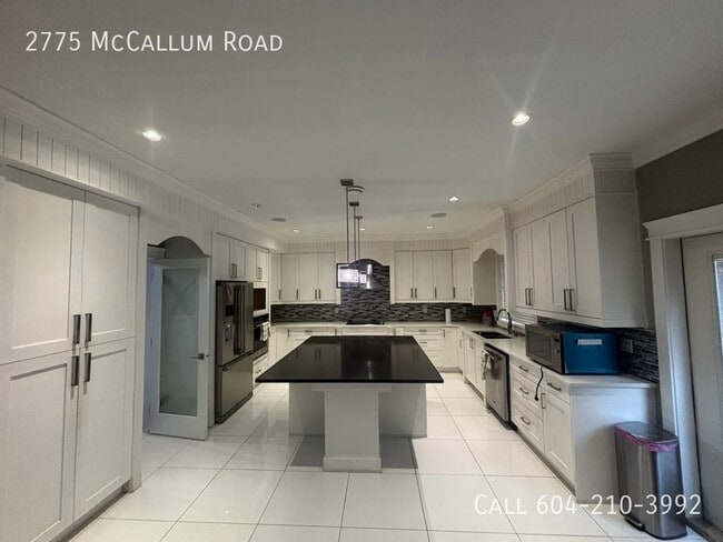 Building Photo - 5 Bedroom Home Near Downtown Abbotsford