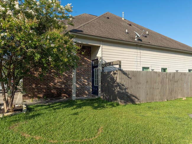 Foto del edificio - 2167 Shadowbrook Dr