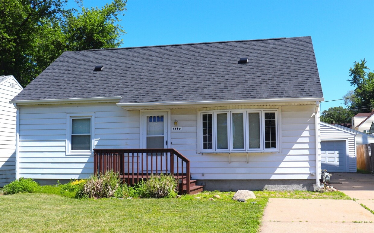 1356 J Ave NE, Cedar Rapids, IA 52402 House Rental in Cedar Rapids
