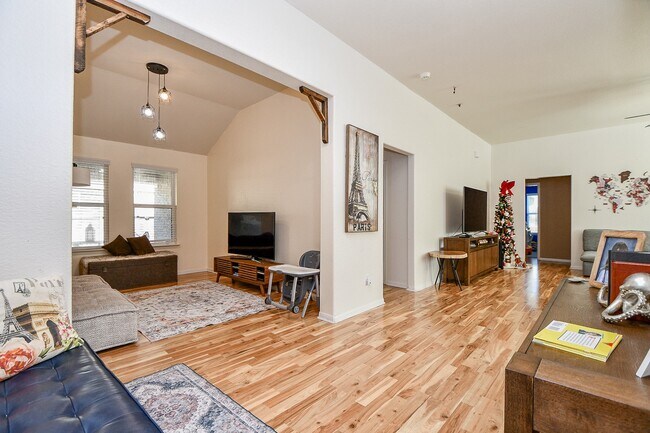 Foto del edificio - 15462 Signal Ridge Way