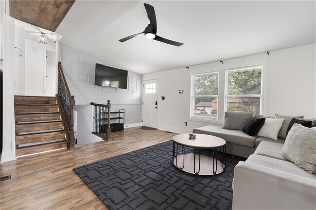 Foto del edificio - 6940 Cainwood Dr