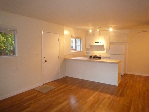 Building Photo - 313 Ramona St