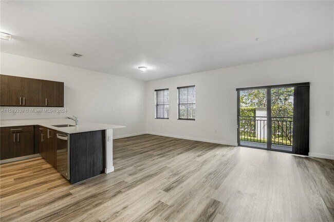 Foto del edificio - 15500 SW 136th St