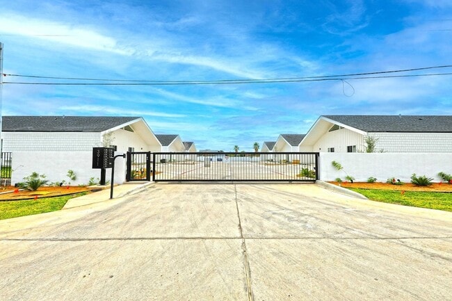 Foto del edificio - 3911 Casa Blanca Lake Rd