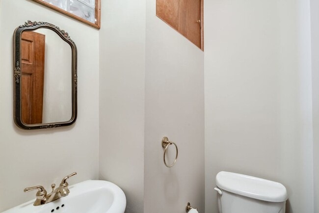 Foto del edificio - Spacious Three Bedroom Graduate Hospital Home w/ Roof Deck!