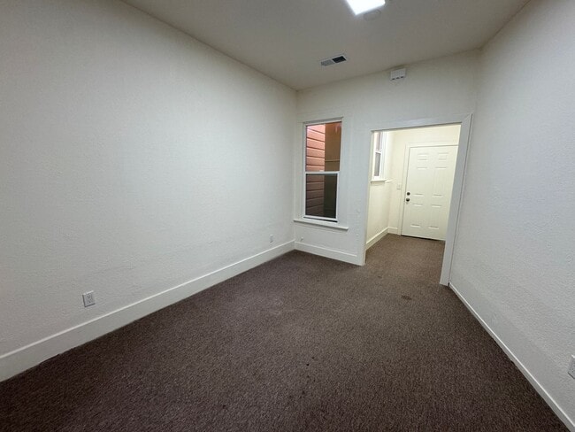 Building Photo - 294