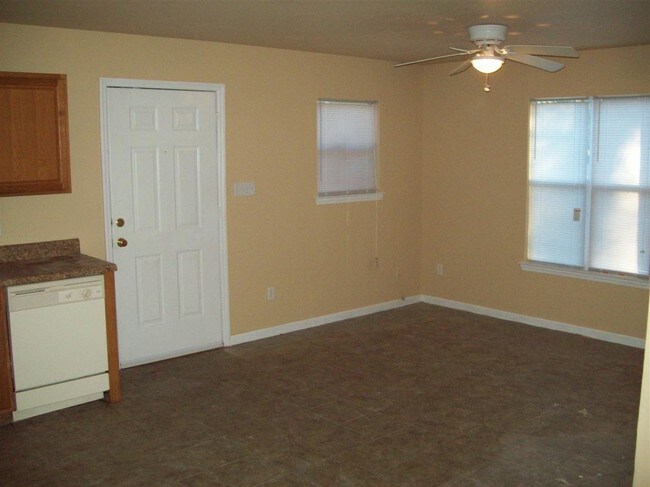 Building Photo - 2724 Cypress Lake St