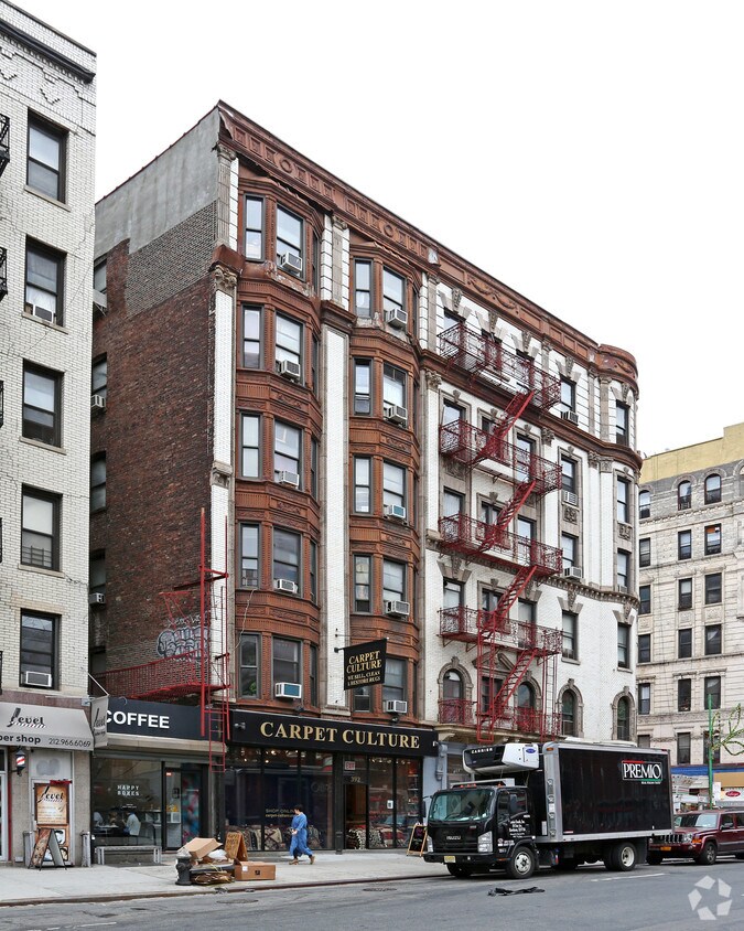 Building Photo - 390 Broome St