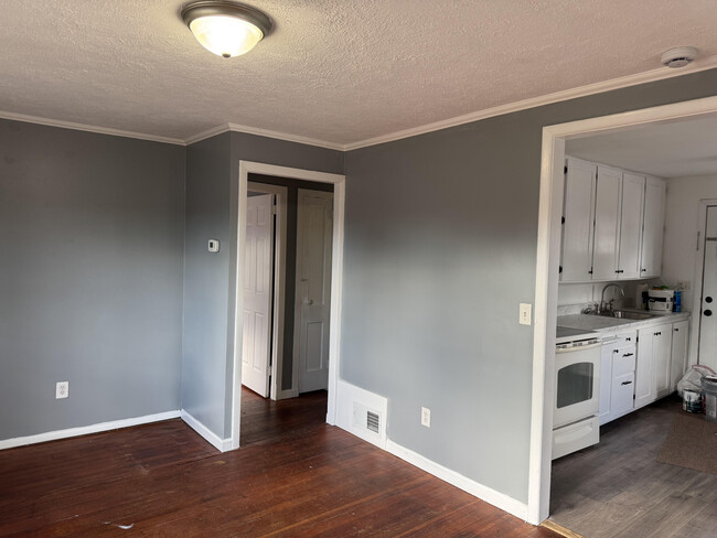 View from LR to kitchen and hallway - 10 Birmingham Ct