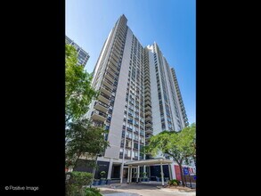 Building Photo - 1460 N Sandburg Terrace