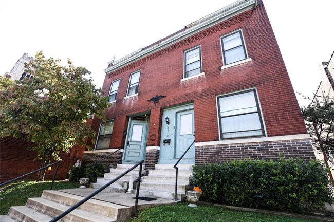 Foto del edificio - 3908-3910-3910 Flad Ave