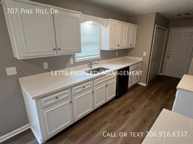 Foto del edificio - Newly renovated ranch home in desirable Ph...