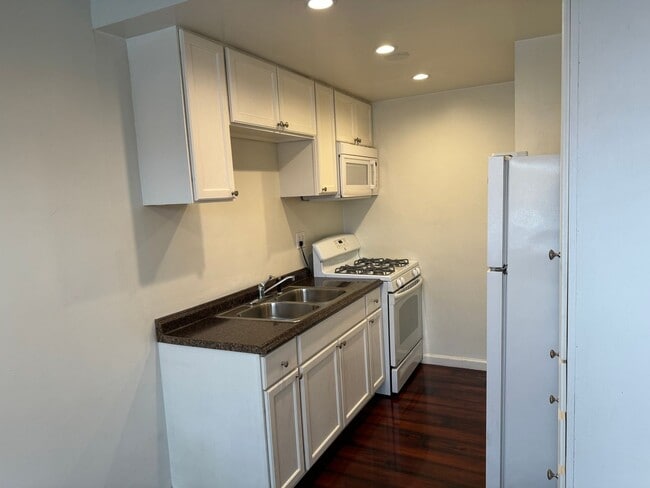 Foto del edificio - 3538 Keystone Av