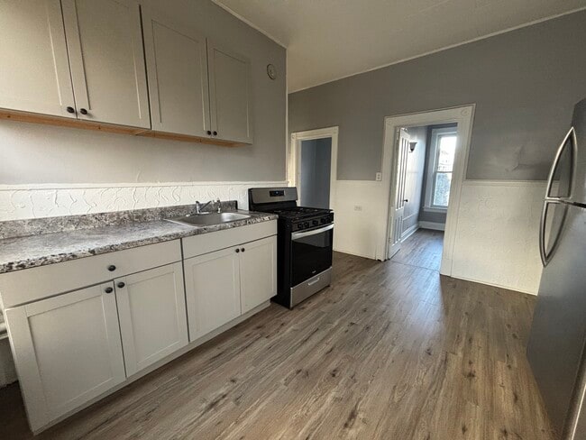 Building Photo - 175 Columbia St