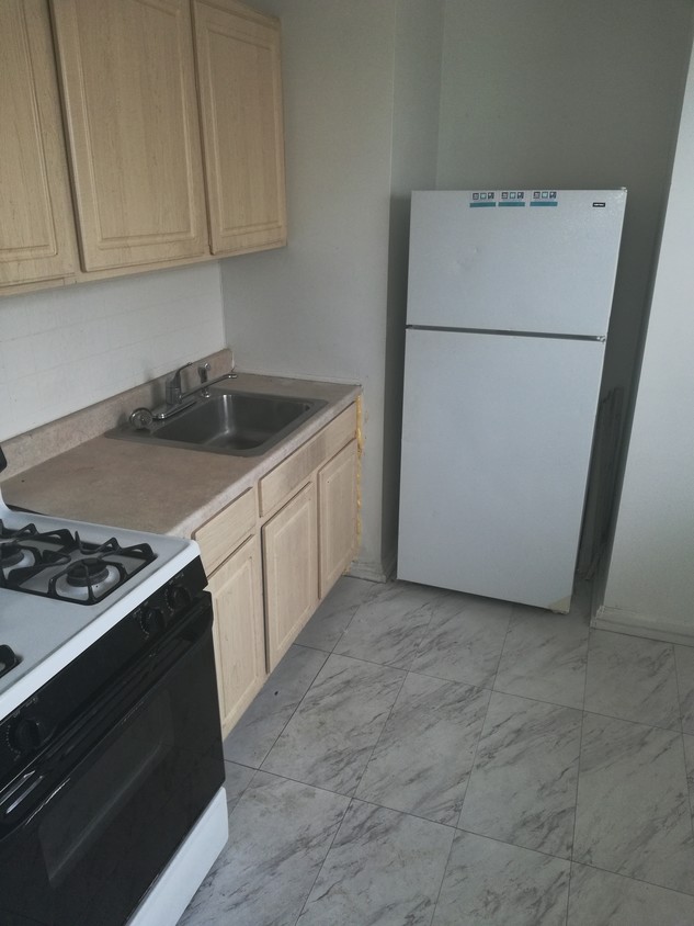 Primary Photo - 112 E Walnut Park Dr