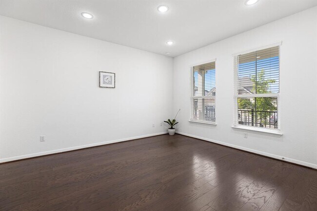 Building Photo - 120 Lenera Dr