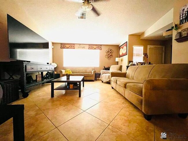 Foto del edificio - POOL HOME FOR RENT IN COLLEGE PARK!