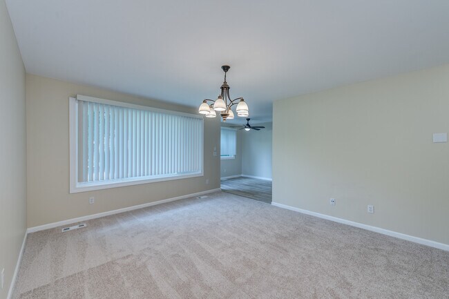 Foto del edificio - 665 Thorntree Ct