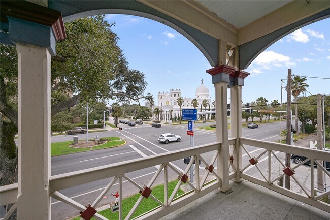 Foto del edificio - 1403 Broadway Avenue J
