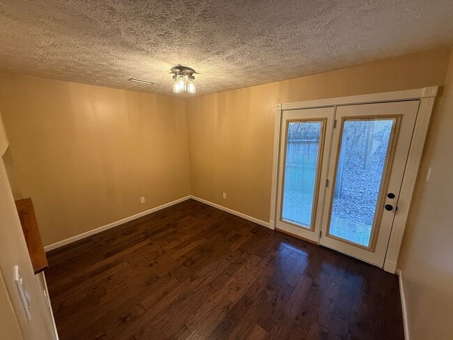 Foto del edificio - 2705 Sood Rd