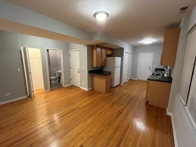 Building Photo - 2314 W Rosemont Ave
