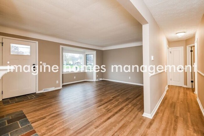 Building Photo - Large 3 Bedroom Single Family Home in Will...