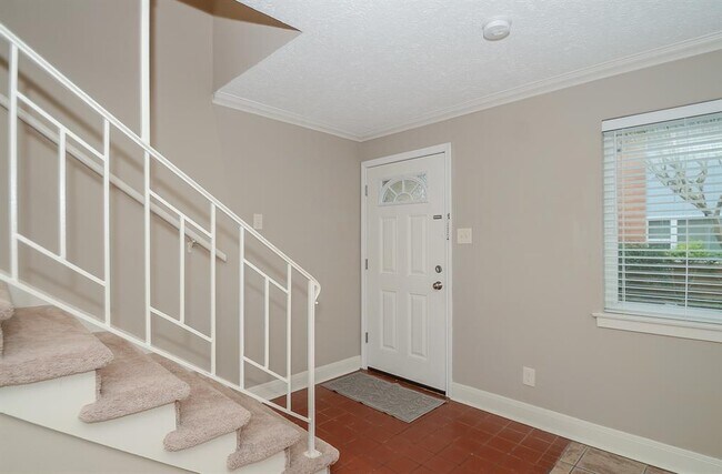 Building Photo - 5538 Holly St